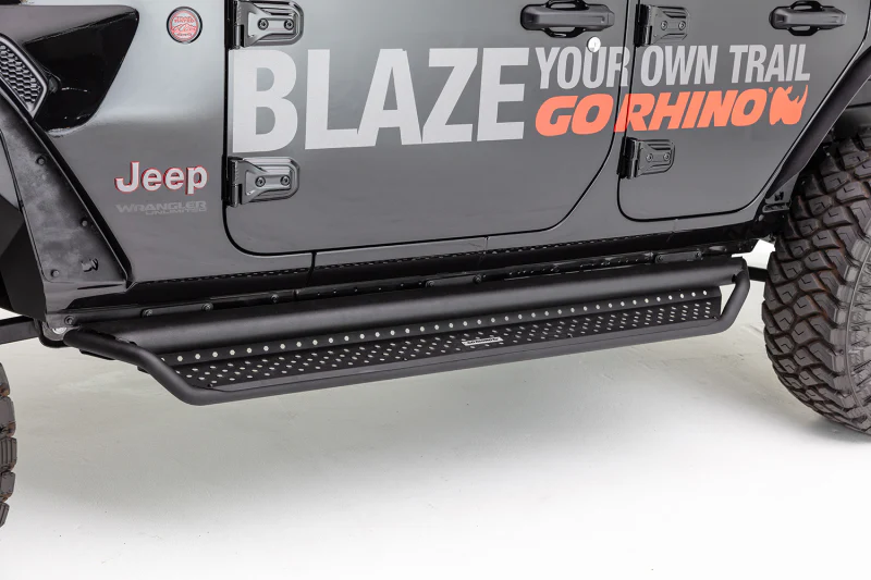 Go Rhino 15-20 Chevy Colorado Dominator Extreme D1 SideSteps Complete Kit w/SideStep + Brkts - Image 3