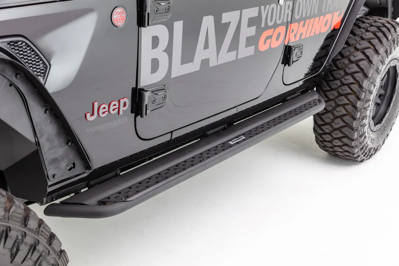 Go Rhino 18-20 Jeep Wrangler JLU Dominator Extreme DSS SideSteps Complete Kit w/SideStep + Brkts - Image 3