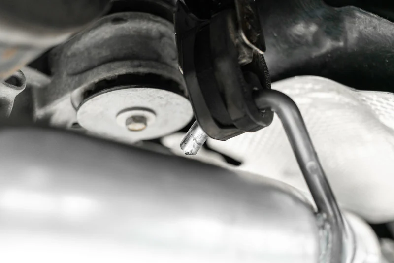MBRP 15-16 Dodge Challenger 5.7L HEMI Cat Back Dual Split Rear - Image 3