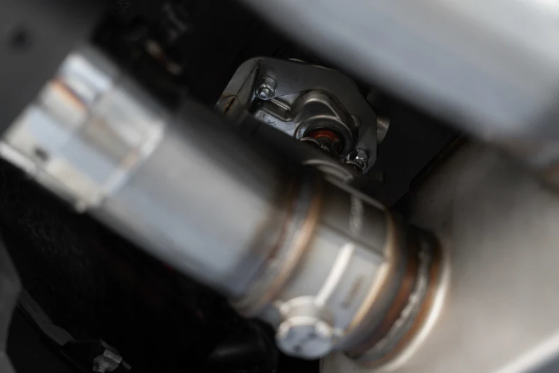 MBRP 18-20 Ford Mustang GT 5.0 w/ Quad Tip Active Exhaust Cat Back Split Rear T304 w/ Carb Fib Tips - Image 4