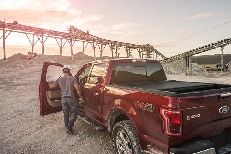 Roll-N-Lock 17-19 Ford F-250/F-350 Super Duty SB 80-3/8in A-Series Retractable Tonneau Cover - Image 3