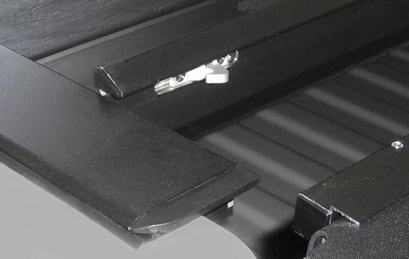 Roll-N-Lock 17-19 Ford F-250/F-350 Super Duty SB 80-9/16in M-Series Retractable Tonneau Cover - Image 8