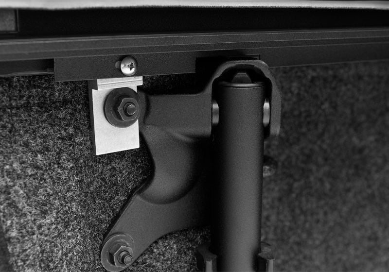 Roll-N-Lock 2020 Chevy Silverado / GMC Sierra 2500-3500 80-1/2in M-Series Retractable Tonneau Cover - Image 6